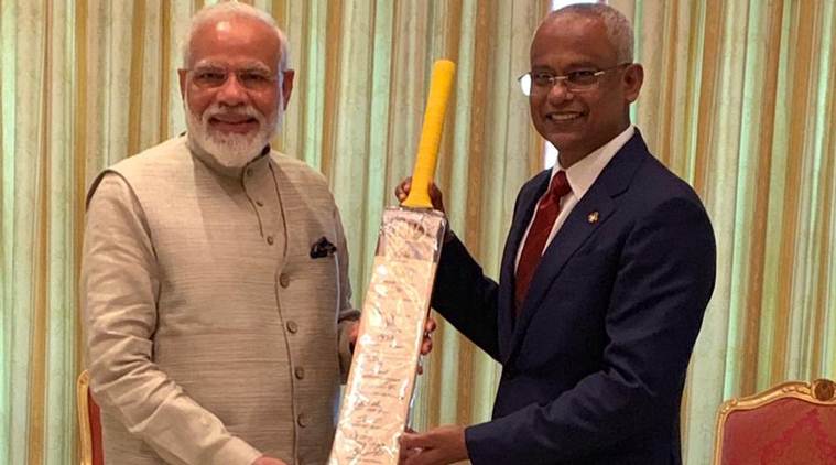 PM Modi, Ibrahim solih, modi in maldives, modi gifts cricket bat, maldives president, modi gift to maldives president, modi gift to solih, bilateral talks, bilateral meet, indian express