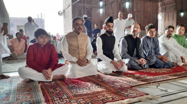 Pakistan Foreign Secretary Sohail Mahmood offers Eid prayers at Delhi's Jama Masjid