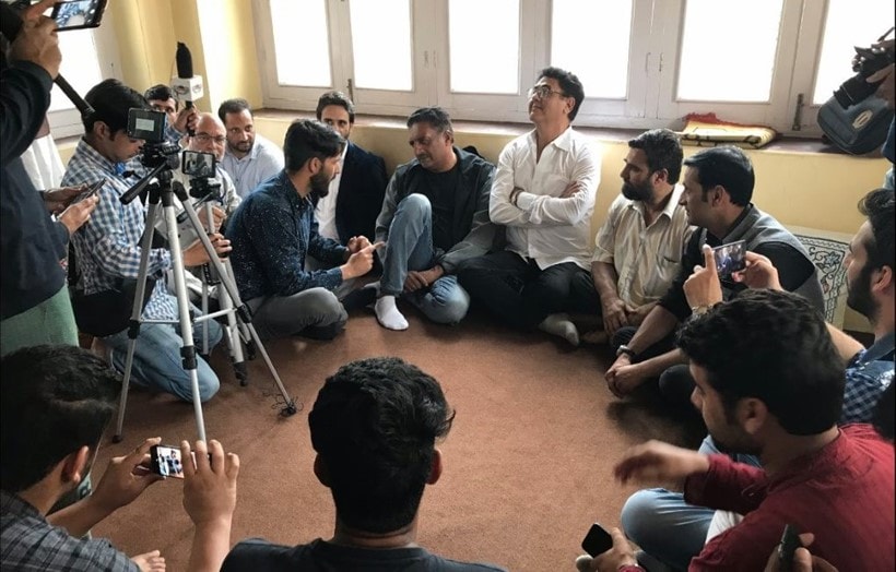 prakash raj meets kashmiri youth