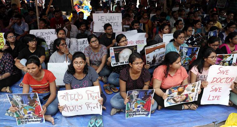 bengal hospital clashes, NRS hospital kolkata west bengal, bengal doctors strike, Nilratan Sircar Medical College kolkata, bjp bengal protests, tmc, trinamool congress, bjp in bengal, west bengal bjp, clashes in west bengal, bjp tmc clashes, west bengal government, india news, Indian Express