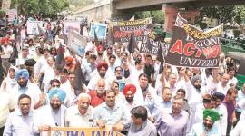 hospitals shut punjab, clinics shut punjab, doctor's protest punjab, doctor's strike punjab, doctor's strike, doctor's protest, medical institutions shut, medical colleges punjab, hospitals punjab, indian medical association, kolkata protest, kolkata doctor's protest, punjab news, indian express news