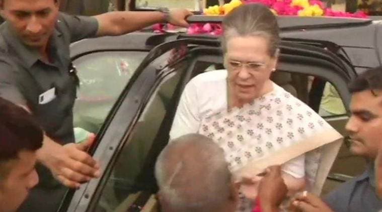 Sonia Gandhi, Priyanka in Rae Bareli for thanksgiving