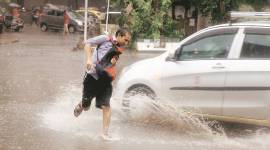 mumbai rains, mumbai floods, mumbai water logging, bmc, mumbai weather, mumbai rains death toll, mumbai rains how many killed, Brihanmumbai Municipal Corporation, rainfall in india, mumbai trains cancelled, mumbai local trains cancelled, mumbai flights cancelled, mumbai news