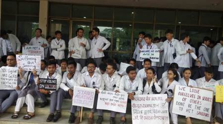 kolkata doctor assault, kolkata doctors protest, west bengal doctors protest, bengal doctors protest, mamata banaerjee, harsh vardhan to mamata banerjee, harsh vardhan on doctors protest, doctors strike, delhi doctors strike, indian express news