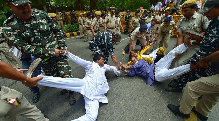 acute encephalitis syndrome, aes disease, aes in bihar, bihar aes disease, youth congress, Youth Congress protest, Union Health Minister, Harsh Vardhan, india news, indian express