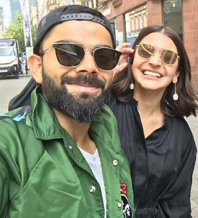 anushka sharma, virat kohli, virat anushka, virat anushka photos, virushka photos, anushka sharma photos, world cup 2019, world cup 2019 semi finals, india vs new zealand match