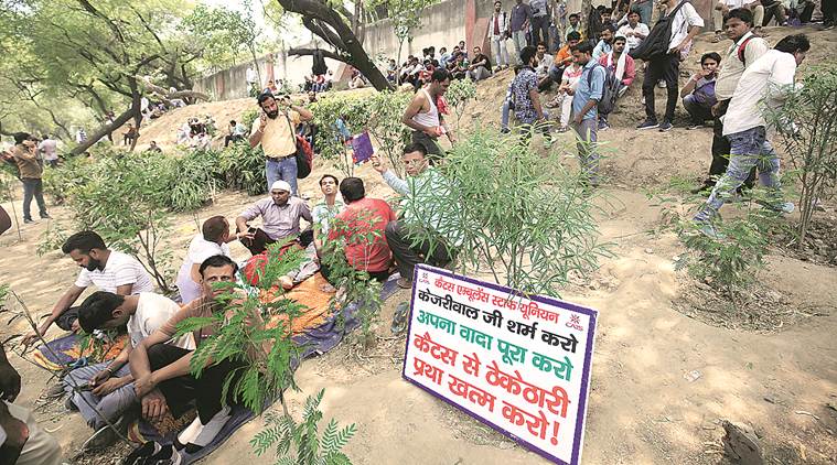 arvind kejriwal, delhi cm, delhi ambulance drivers tries to set himself on fire, delhi ambulance protest, arvind kejriwal residence, centralised ambulance and trauma services, delhi news