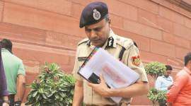 old delhi communal clash, hauz qazi clash, communal clash over parking, temple vandalised in delhi, communal clash in old delhi, amit shah, amulta patnaik, amit shah on old delhi clash, old delhi clash arrests, delhi news