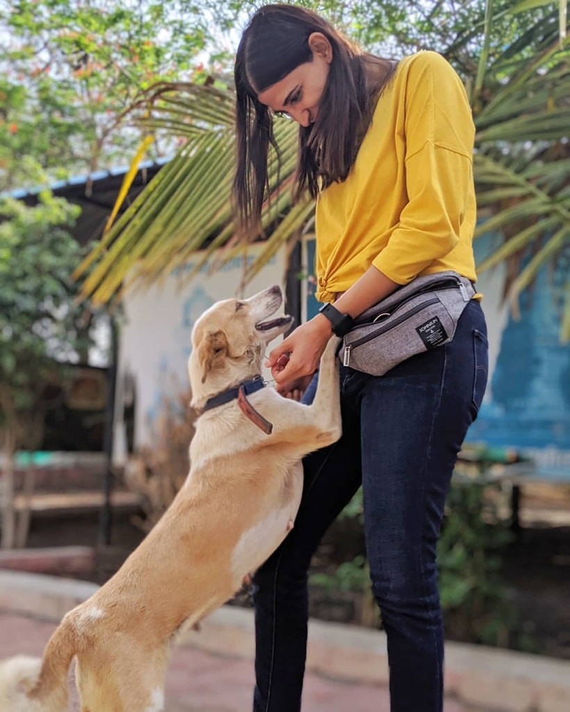 aahana kumra with her dog