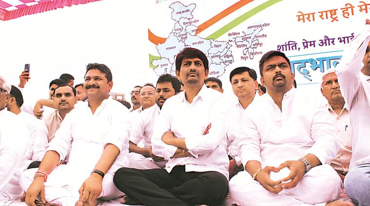 gujarat rajya sabha polls, gujarat congress, gujarat congress mlas shift to resort, gujarat bjp, gujarat news