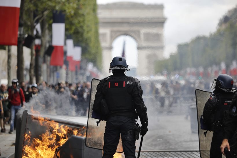 france bastille day, bastille day fireworks, bastille day photos, emmanuel macron, france police, tear gas, france protests, yellow vest protestors, world news, indian express