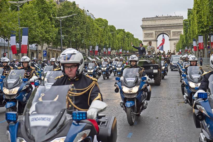 france bastille day, bastille day fireworks, bastille day photos, emmanuel macron, france police, tear gas, france protests, yellow vest protestors, world news, indian express