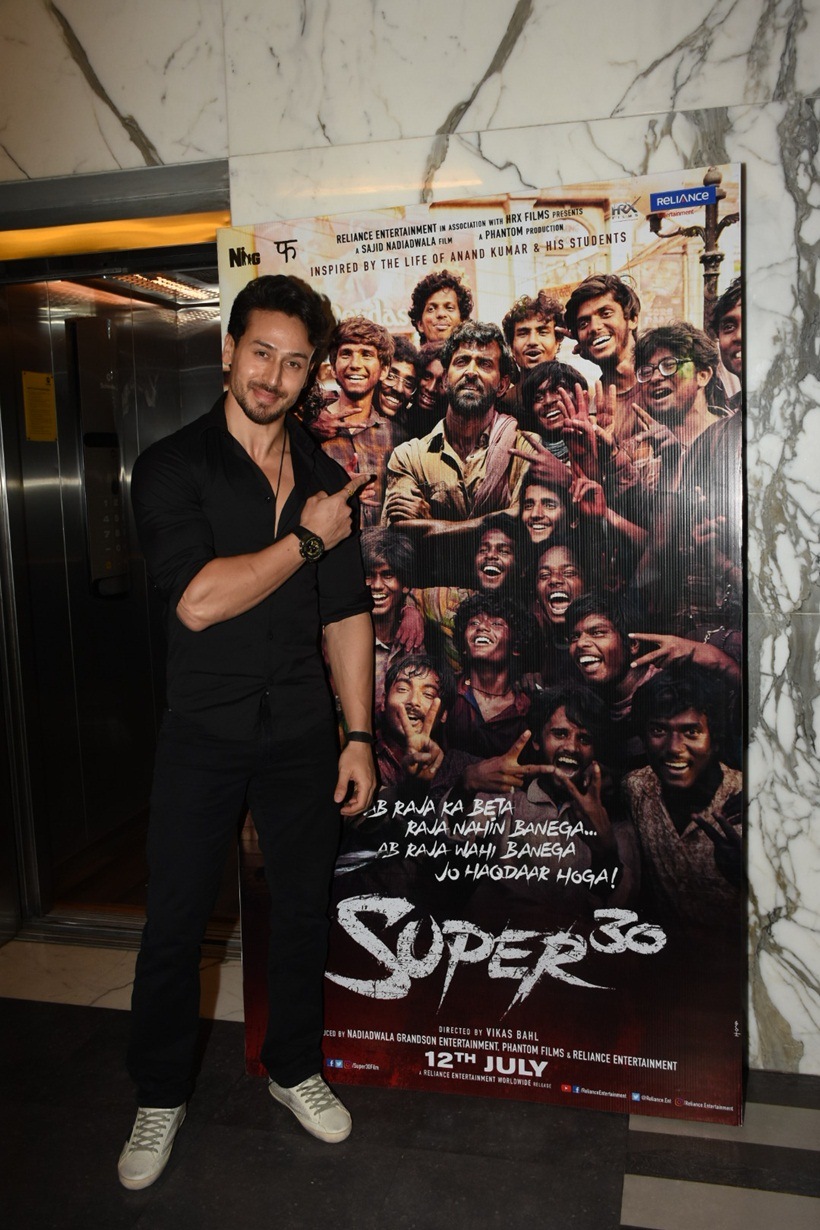 tiger shroff at super 30 screening