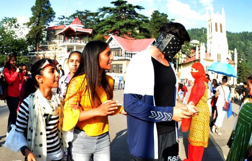 kartik aaryan and sara ali khan in shimla photos