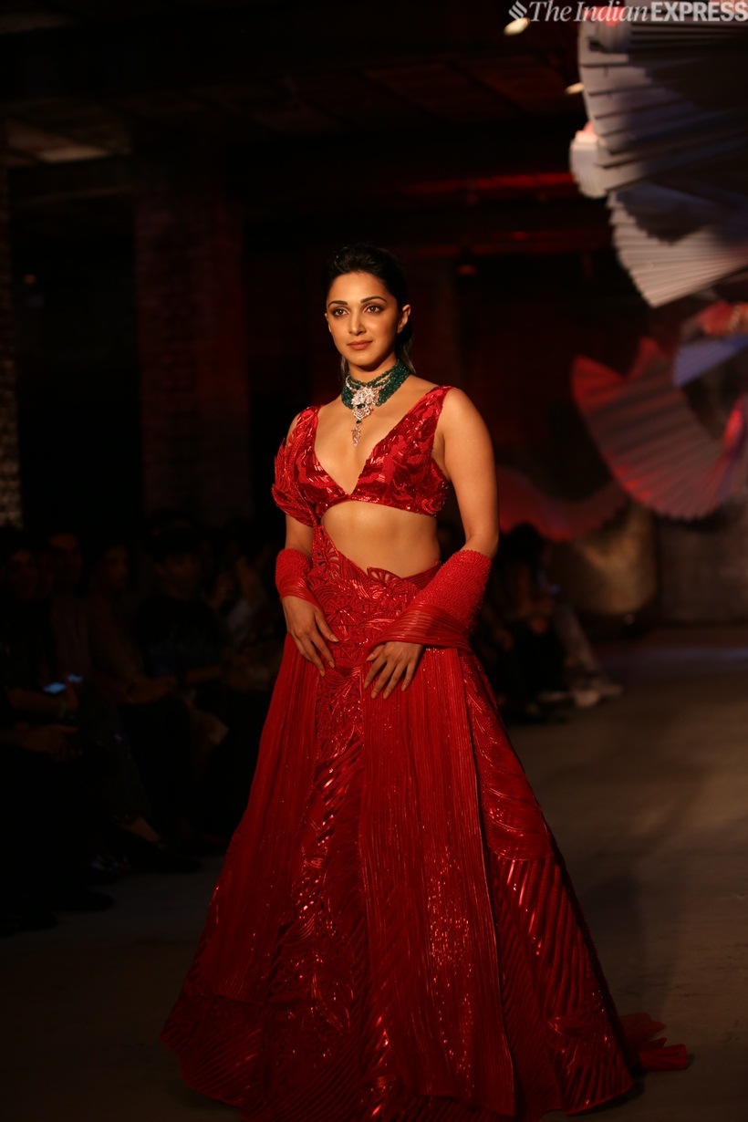 arjun patiala promotions, jabariya jodi promotions, parineeti chopra, diljit dosanjh, kriti sanon, vijay deverakonda, kiara advani, kim sharma, malaika arora, vijay deverakonda photos, kiara advani photos, entertainment news, indian express