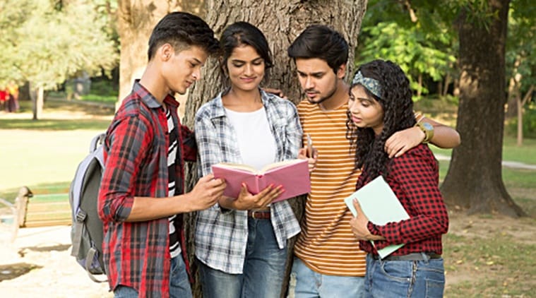 college, college life, delhi university, du, du first day of college, college networking, how to make friends, referals, du jobs, du 