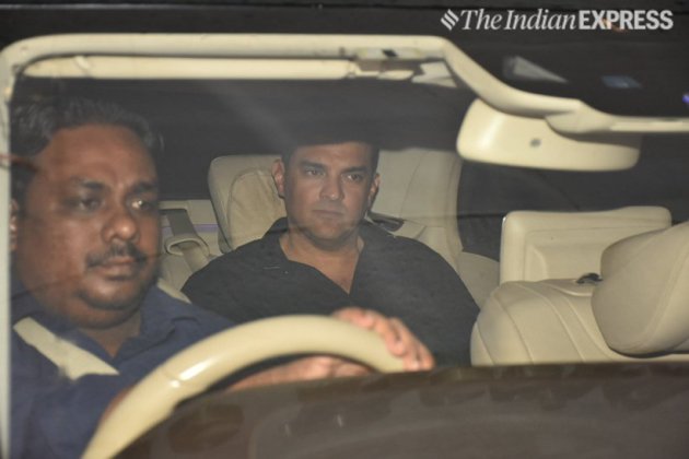 karan johar party, shah rukh khan, karan johar, shah rukh, shahrukh khan, srk, zoya akhtar, karan johar house party photos