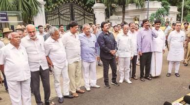 karnataka congress, Congress-JD(S) coalition in Karnataka, congress mlas resign, jds mla resign, h d kumaraswamy, siddharamaiah, india news