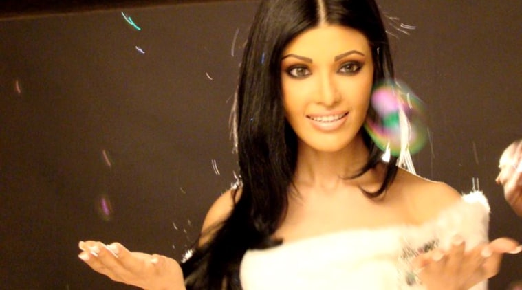 Koena Mitra, Mumbai police, fake social media accounts, Mumbai news, Indian express news