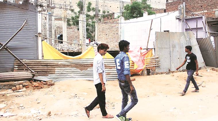 Furgaon news, Manesar woman dies, manesra construction worker dies, Manesar construction labourer dies, Delhi news