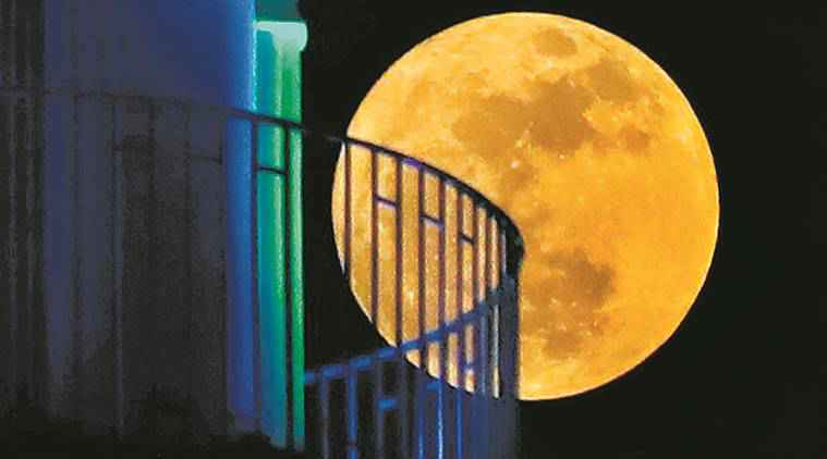 The Many Moods Of The Moon Urdu Poetry S Favourite Muse Eye News The Indian Express