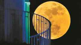 Moon_759 Urdu poet, Urdu poetry, moon descriptions in Urdu poetry, indianexpress eye stories, SundayEYE, Badli Ka Chaand, Faiz Ahmed Faiz, post-modern poets, Mir Taqi Mir, Allama Iqbal, Faiz Ahmed Faiz, who is Faiz Ahmed Faiz, urdu poetry moments, couplets from urdu poetry, urdu for moon, urdu, muslim,