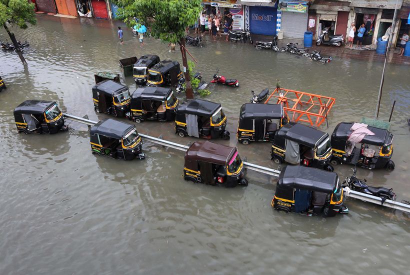 Mumbai rains live, Mumbai rains, mumbai rains photos, Mumbai rainfall latest news, maharashtra news, Devendra fadnavis, Mumbai wall collapse, Mumbai news, Mumbai waterlogging, Mumbai residents, india news, Indian express