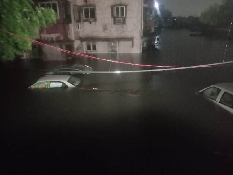 Mumbai rains live, Mumbai rains, mumbai rains photos, Mumbai rainfall latest news, maharashtra news, Devendra fadnavis, Mumbai wall collapse, Mumbai news, Mumbai waterlogging, Mumbai residents, india news, Indian express