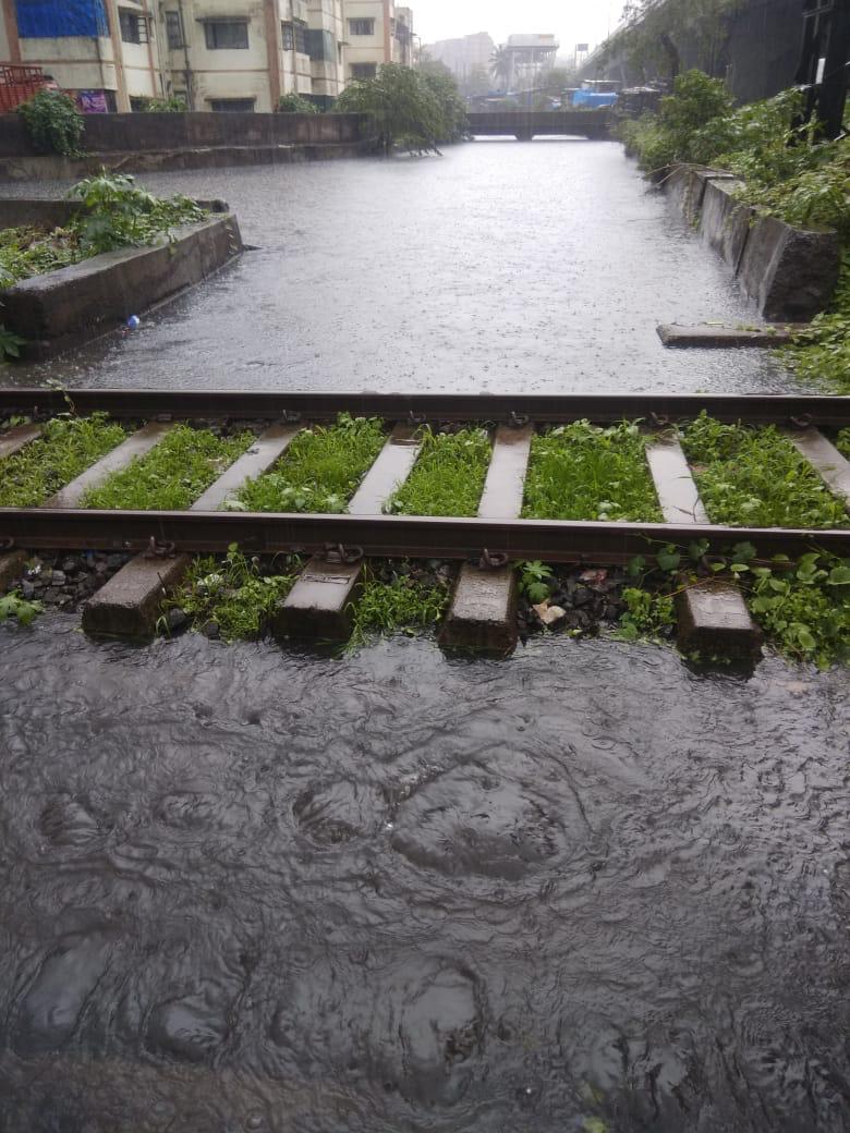 Mumbai rains live, Mumbai rains, mumbai rains photos, Mumbai rainfall latest news, maharashtra news, Devendra fadnavis, Mumbai wall collapse, Mumbai news, Mumbai waterlogging, Mumbai residents, india news, Indian express
