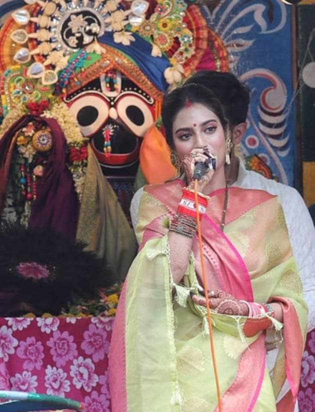 Mamata Banerjee, Nusrat Jahan attend Kolkata rath yatra ...