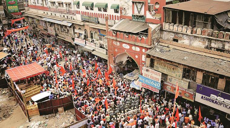 delhi temple vandalised, old delhi violence, Hauz Qazi, ballimaran, Vishva Hindu Parishad, old delhi vhp, old delhi bjp mps, india news, indian express
