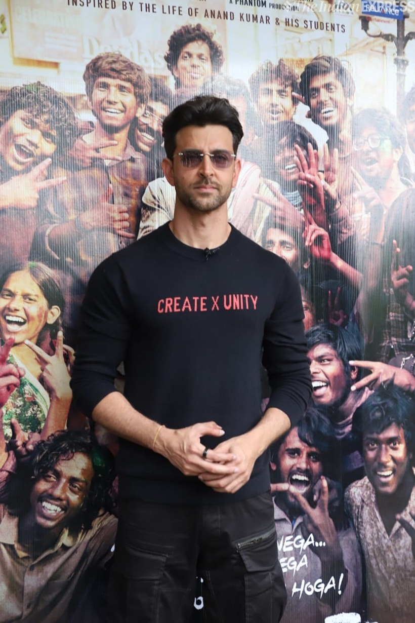 hrithik roshan promotes super 30