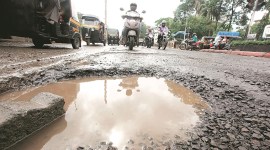 Mumbai road potholes, potholes in Mumbai roads, BMC, Mumbai roads, Mumbai rains, Mumbai monsoon, Indian Express news