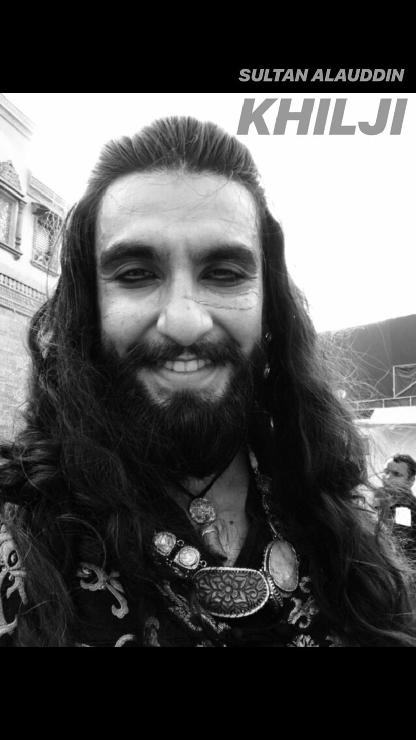 ranveer singh, ranveer singh selfies, ranveer singh photos, ranveer singh characters, ranveer singh alauddin khilji, ranveer, ranveer singh simmba, gully boy ranveer singh, ranveer singh movies, ranveer singh charlie chaplin, ranveer singh latest