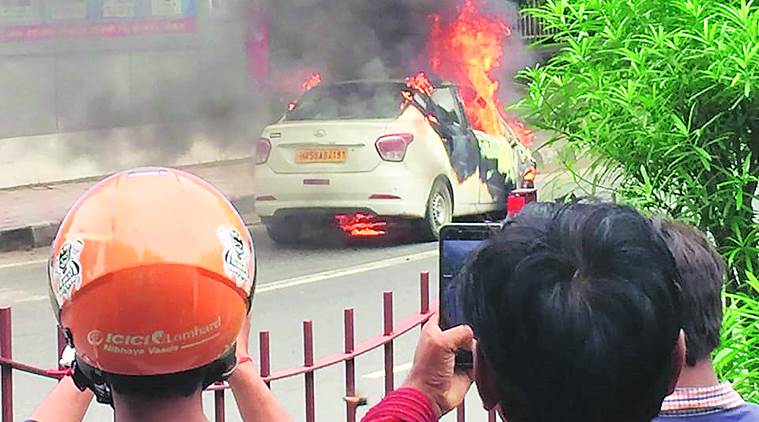 car fire, saket car fire, delhi fire, delhi car fire, delhi car fire, car gutted, indian express