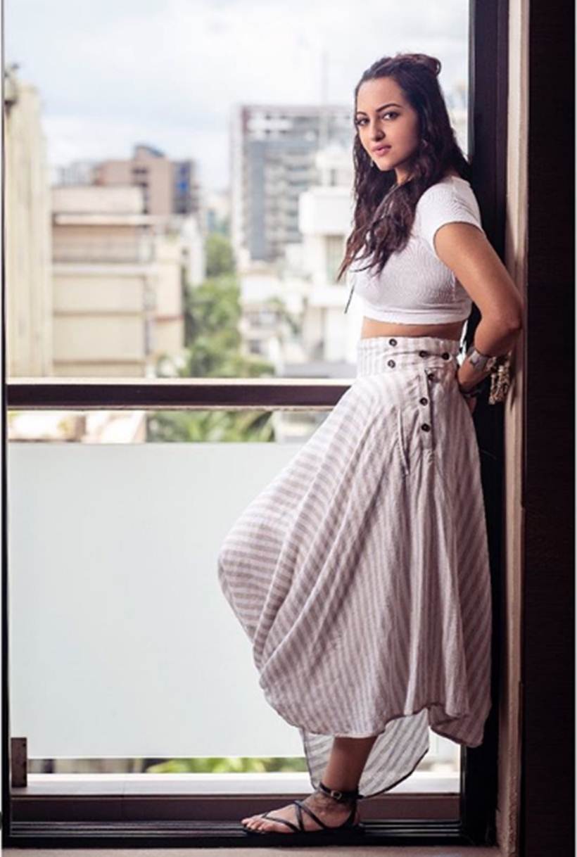 Deepika Padukone, Kareena Kapoor Khan, Kriti Sanon, Sonakshi Sinha, Kangana Ranaut, fashion hits and misses of the week, indian express news
