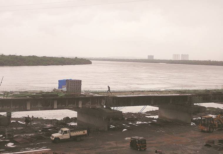 mumbai rain, mumbai monsoon, thane rain, thane rain, waterlogging, thane waterlogging, kalyan, ndrf, ulhas river overflow, mahalaxmi express mumbai, imd rain forecast, heavy rain, maharashtra news, indian express news