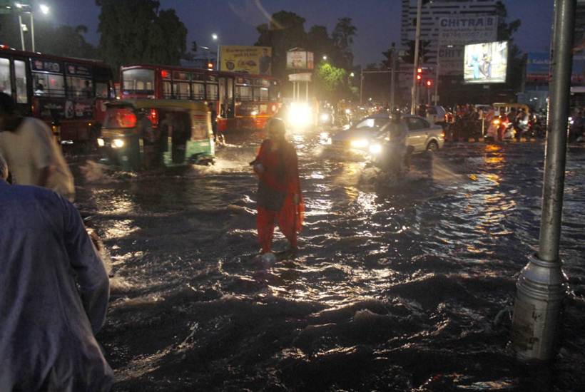 Vadodara hit by heavy rains as Gujarat braces for major downpour ...