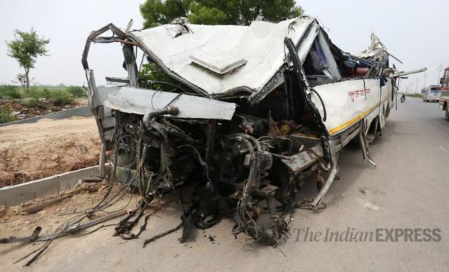 Yamuna Expressway accident, Yamuna Expressway, bus accident pics, Lucknow agra highway, Expressway accident pictures, Yogi Adityanath, Indian Express