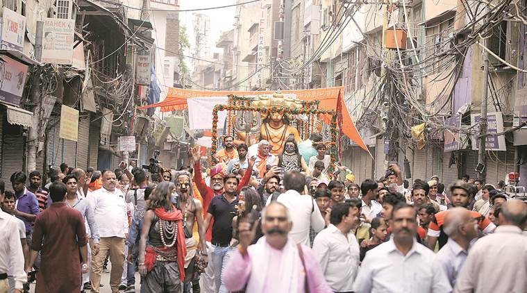 delhi temple vandalised, old delhi violence, Hauz Qazi, ballimaran, Vishva Hindu Parishad, old delhi vhp, old delhi bjp mps, india news, indian express