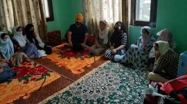 Sikh man helps kashmiri girls reach home, Article 370, Bifurcation, Jammu and Kashmir, pune