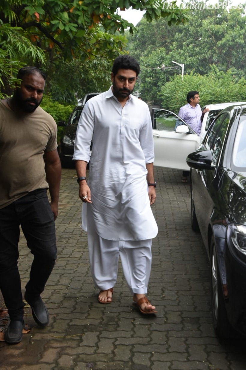 abhishek bachchan at J Om Prakash funeral
