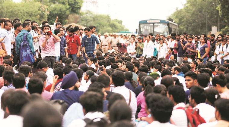 AIIMS doctors protest, NMC Bill, Safdarjung doctors protest, delhi doctors protest, delhi city news
