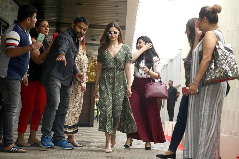 fashion hits of the week bollywood celebrities, priyanka, kangana, sonam, alia