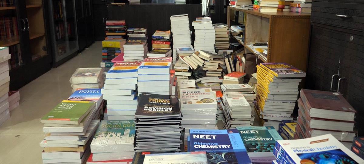 Strangers helped him study so J&K cop pays that forward by giving free books to students