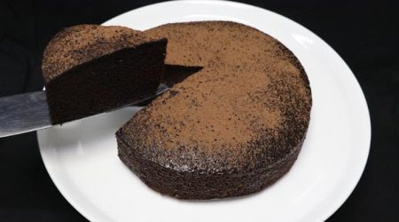 hash cake served, hash cake served at funeral, hash cake accidentally served, hash cake germany, german restaurant serves hash cake