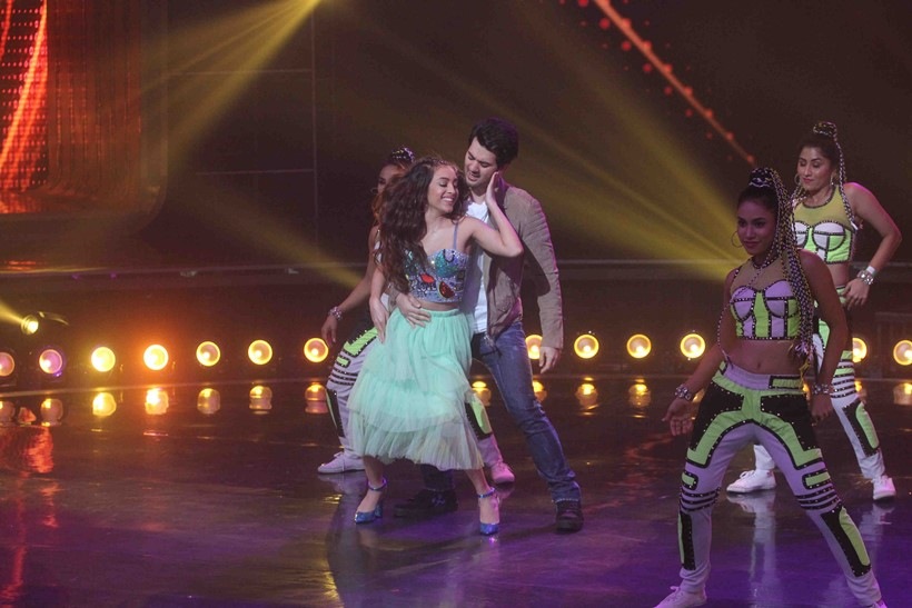 dance india dance, kareena kapoor sunny deol, kareena kapoor dance india dance, dance india dance 7 images, pal pal dil ke paas, kareena sunny deol dance india dance, dance india dance 7 sunny karan deol, dance india dance kareena kapoor images, kareena kapoor news, dance india dance 7 new images, pal pal dil ke paas dance india dance, sunny deol, karan deol, sahher bambba