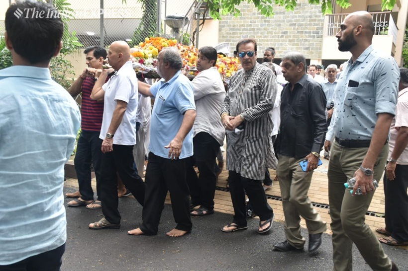 hrithik roshan maternal grandfather funeral