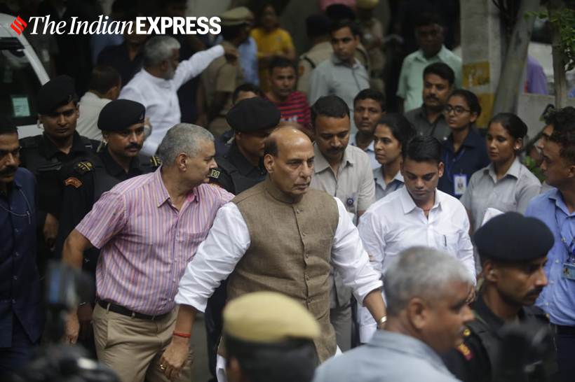 Arun jaitley dead, arun jaitley funeral photos, arun jaitley funeral, arun jaitley residence, rajnath singh, LK advani, amit shah, indian express