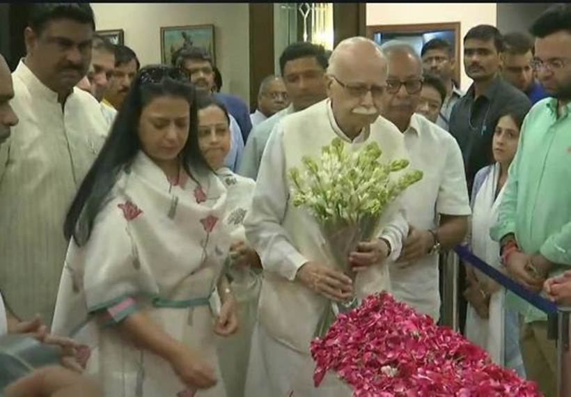 Arun jaitley dead, arun jaitley funeral photos, arun jaitley funeral, arun jaitley residence, rajnath singh, LK advani, amit shah, indian express